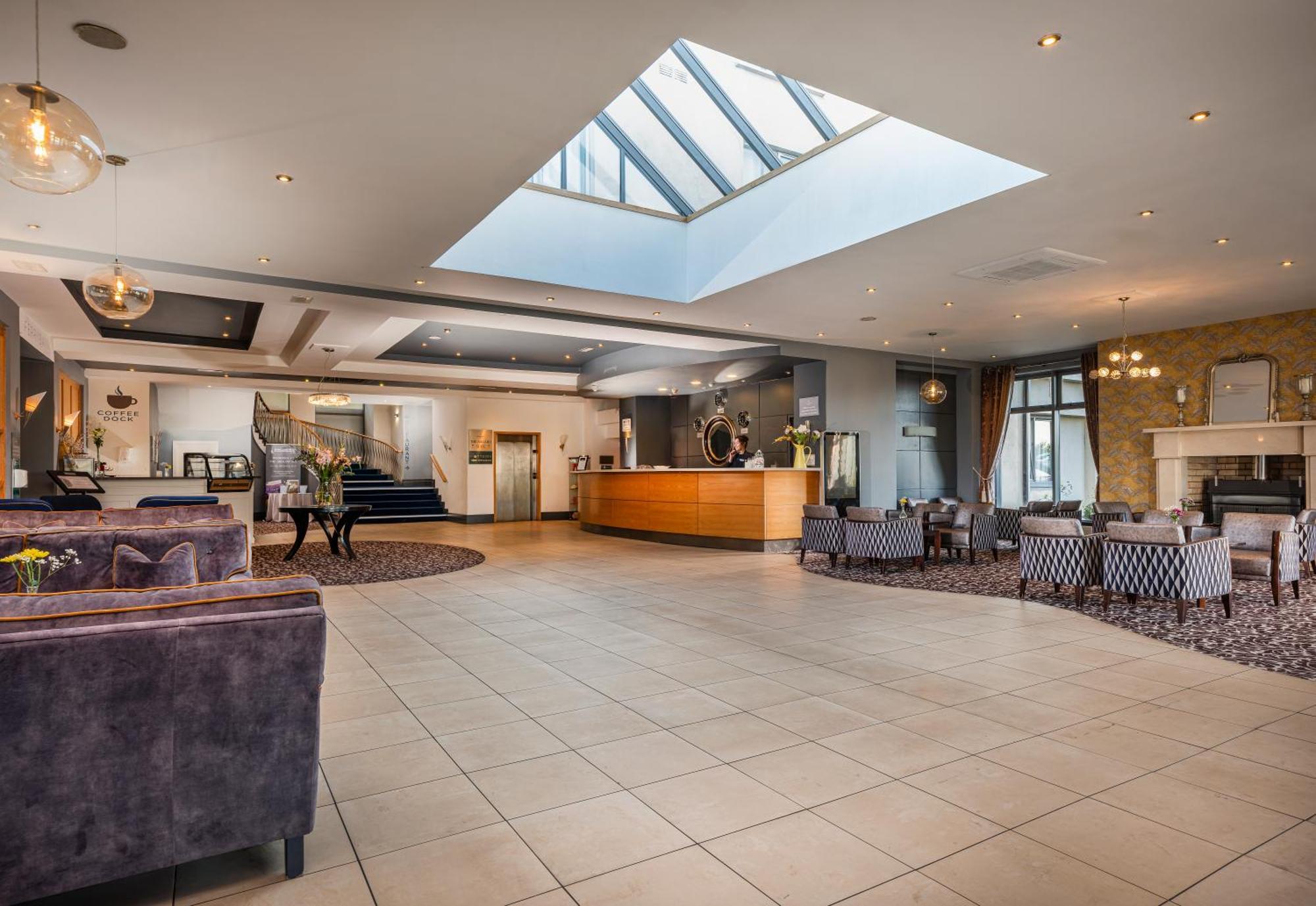 Arklow Bay Hotel エクステリア 写真