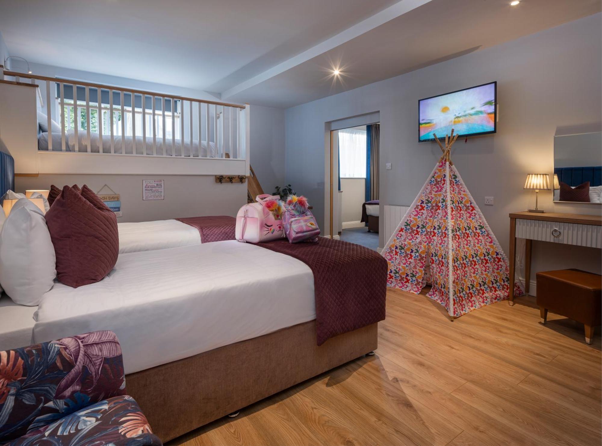 Arklow Bay Hotel エクステリア 写真