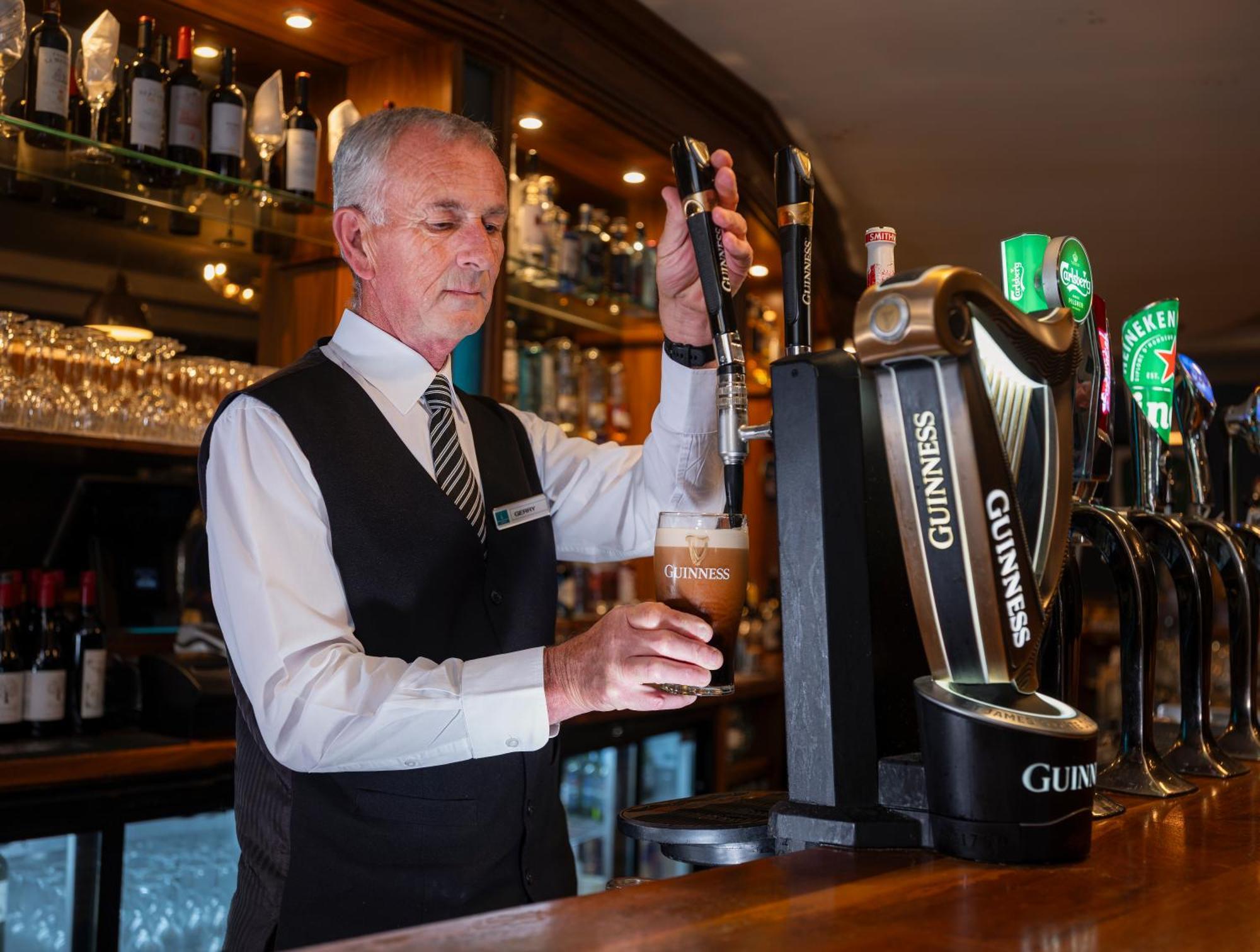 Arklow Bay Hotel エクステリア 写真